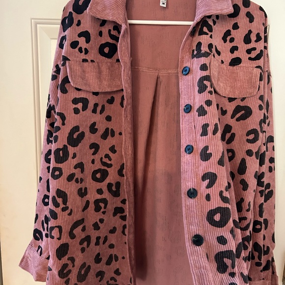 ePretty Chicago brand pink/rose cheetah design thin shacket jacket. Size Med - Picture 12 of 12